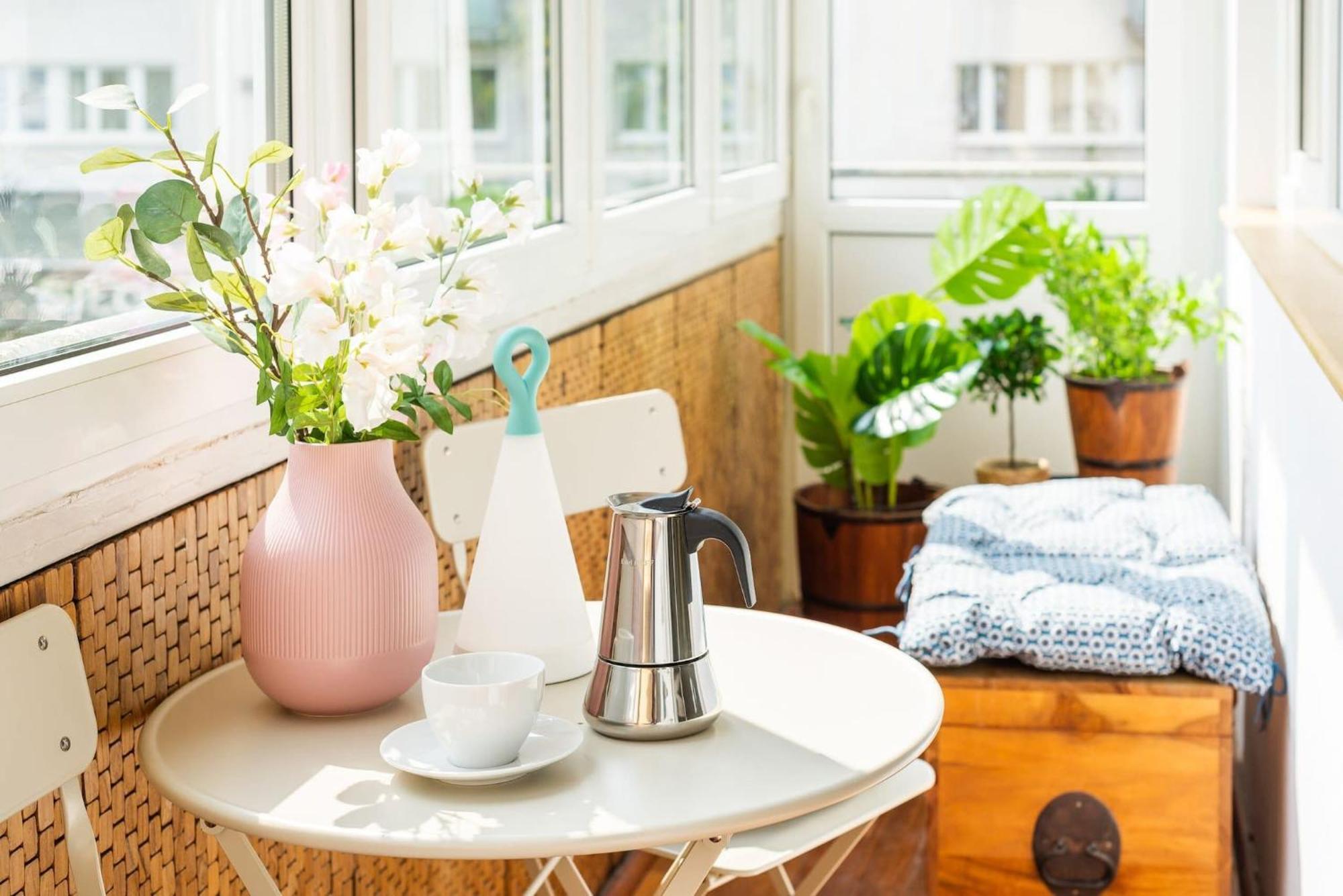 Smolna 8 - Warm With Balcony By Renters Apartment