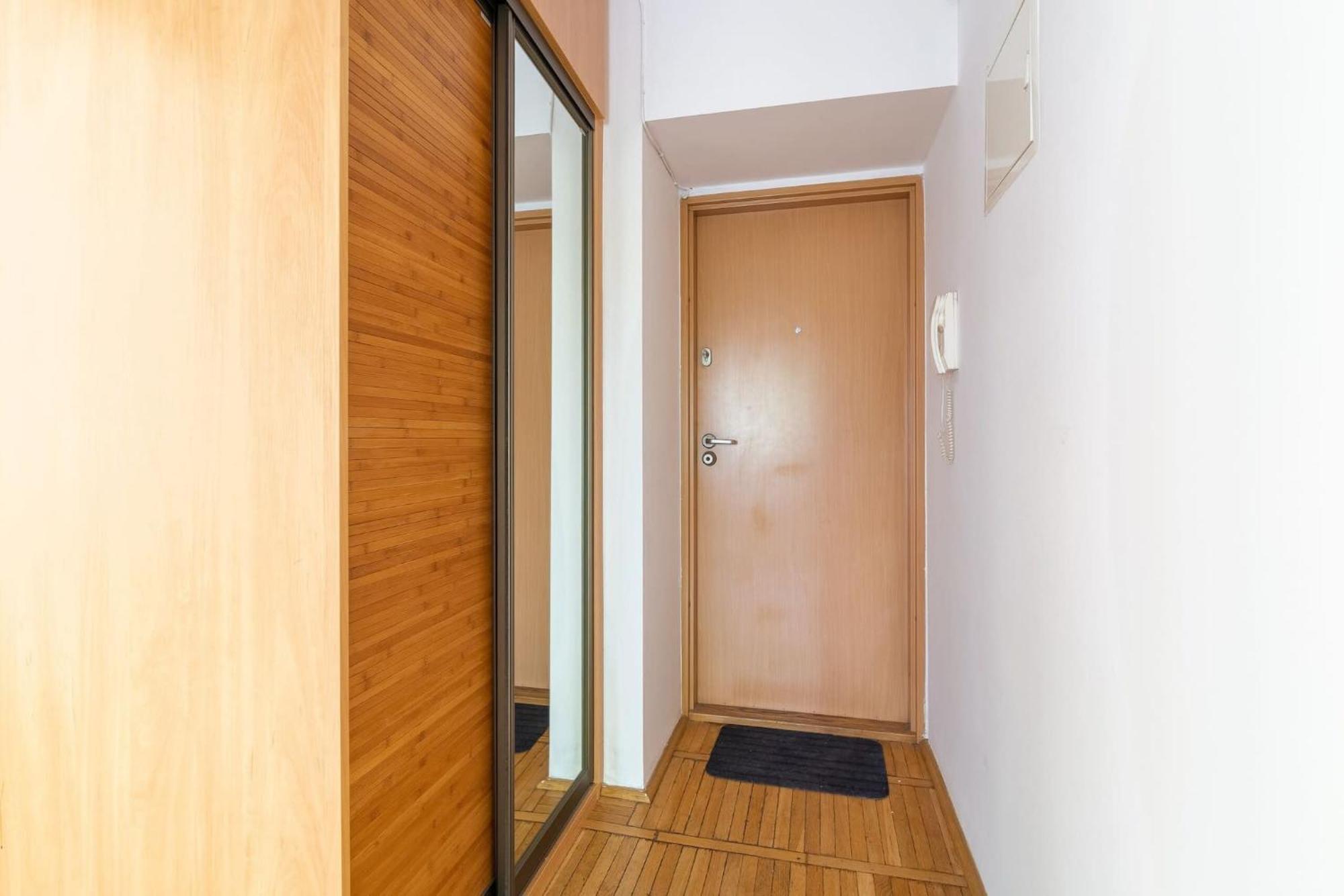 Apartment Smolna 8 - Warm With Balcony By Renters *