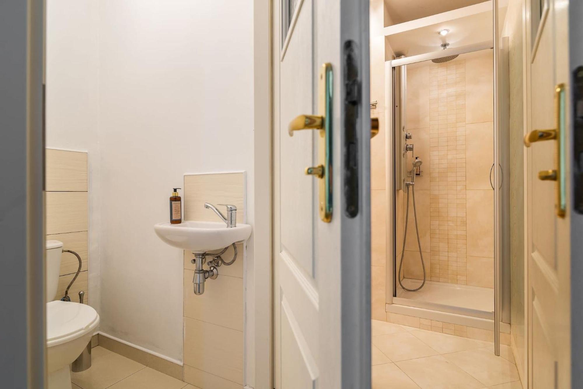 Apartment Smolna 8 - Warm With Balcony By Renters Warsaw
