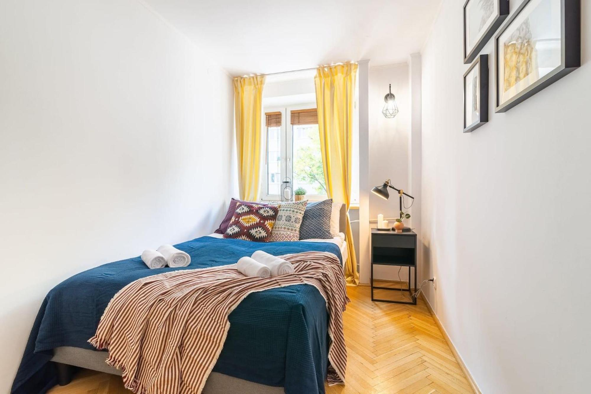 Smolna 8 - Warm With Balcony By Renters Apartment